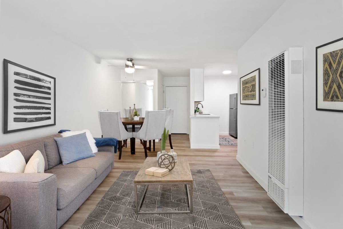 Apartments in Irvine Near UCI Harvard Manor